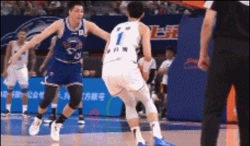 app下载-垫脚、锁喉、五人冲突遭驱逐！京沪生死战引爆火药桶