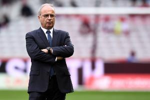 记者:坎波斯仍在与巴黎谈续约,他不是曼联蓝军考虑的管理层人选