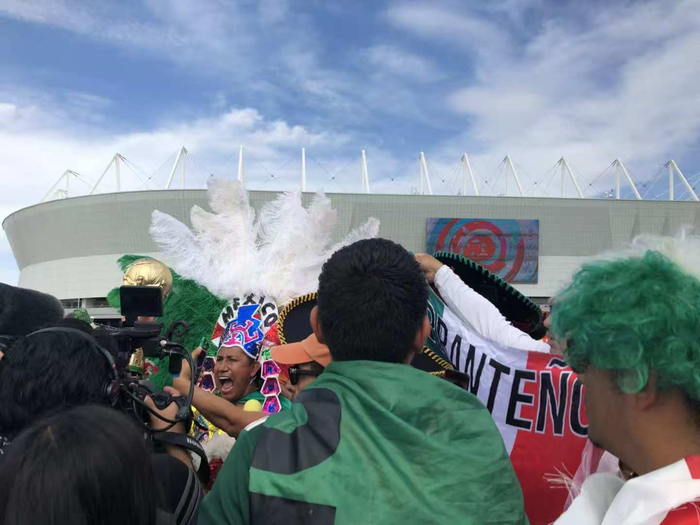 体育视频直播-门票贵、签证难、行程复杂，可他们还是要抢票去现场看世界杯｜B面世界杯|国际足联|琦琪|世界杯门票|因凡蒂诺|美加墨世界杯_新浪体育_新浪新闻