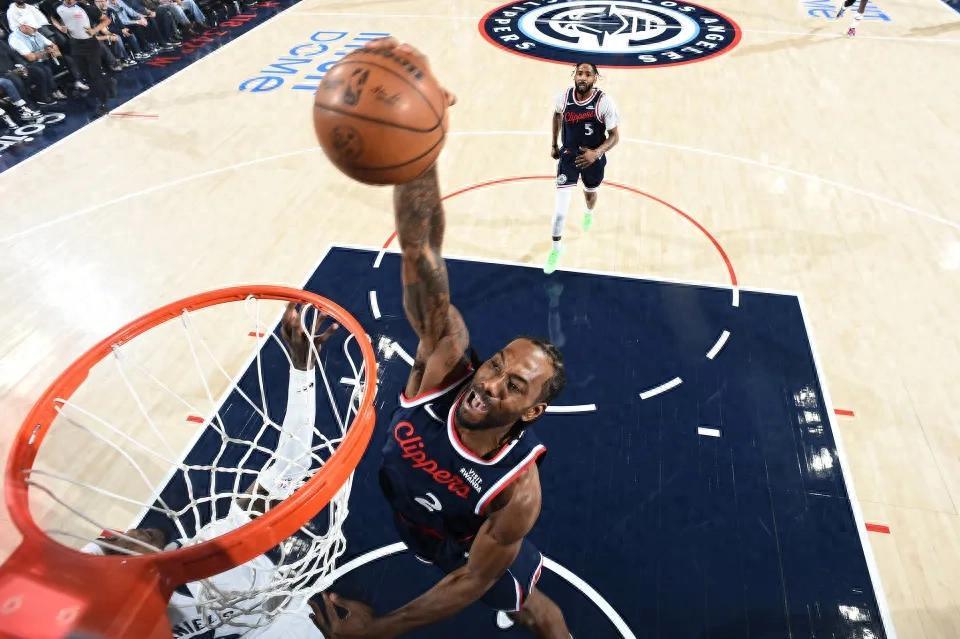 app下载-正负值比肩得分！20中15爆砍45+5+5，球迷：效率惊人，正负值吓人