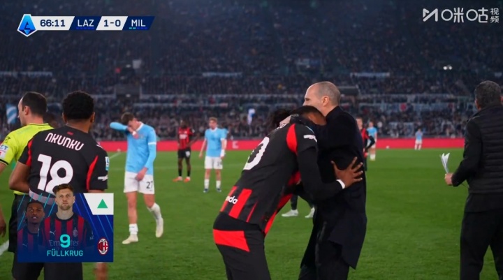 开云体育-意媒：莱奥对被换下很不满，看到换人牌时说“还有20分钟别换我”